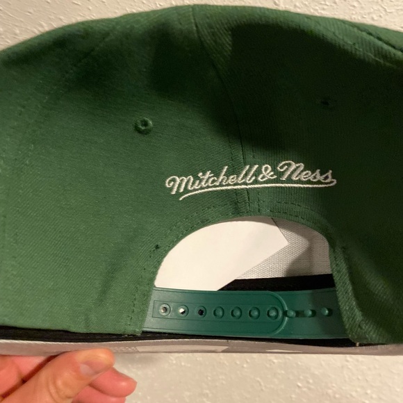 Mitchell & Ness Milwaukee Bucks Retro SnapBack Hat - Picture 6 of 7